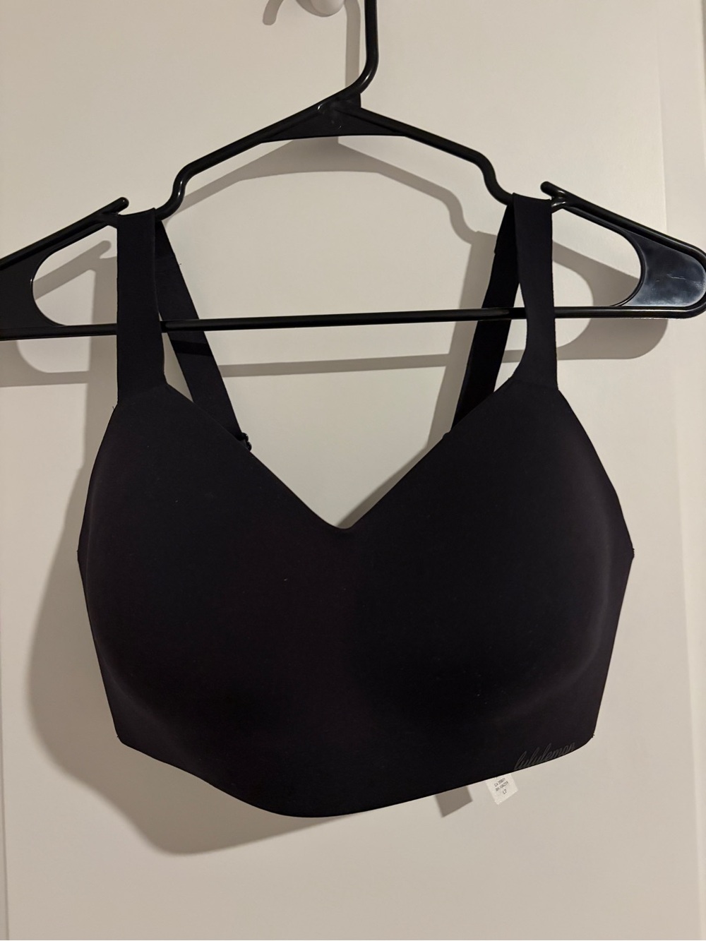 Lululemon 34 DD $78 retail Seamless Black Wireless Hold True Bra
